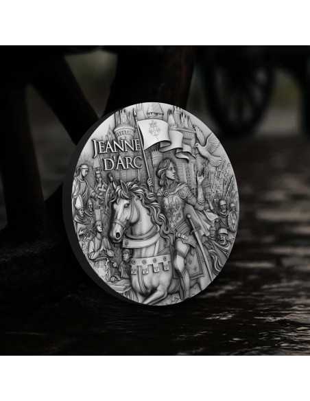 JEANNE D'ARC Llama de Gracia Moneda de Plata de 2 Oz 5$ Niue 2025 - Coins & More - Niue